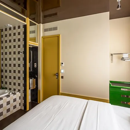 Apartment Pied A Terre Oberkampf Paris