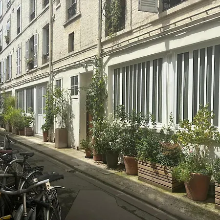Apartment Pied A Terre Oberkampf Paris